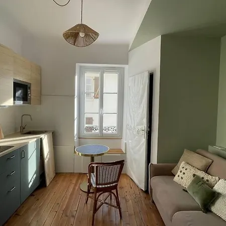 Apartment 2 Min Halles, 3 Min Plages, Plein Centre.